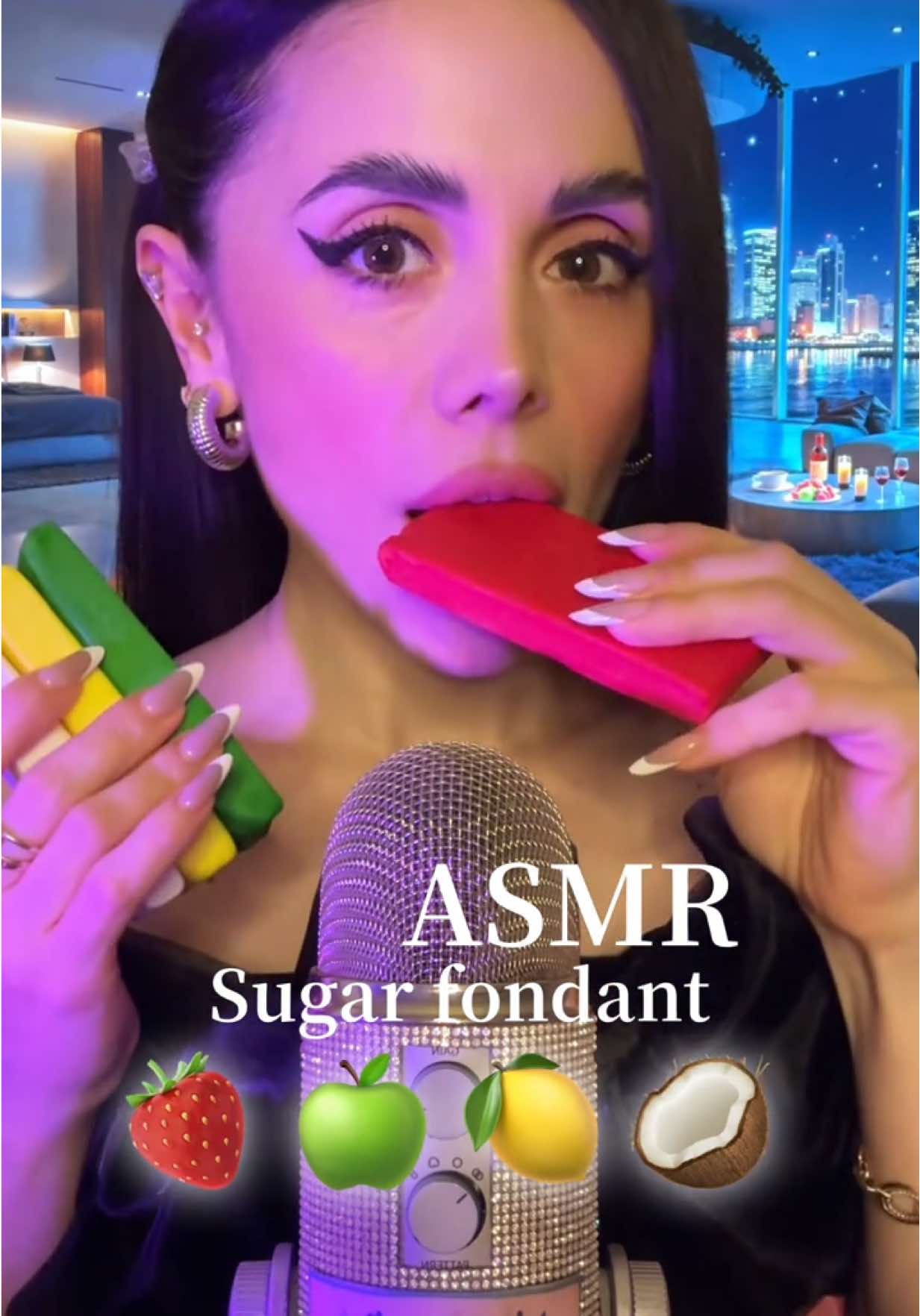 #asmr I like sugar mastic. I'll buy more #asmreating #asmrfood #fondant #mukbang 
