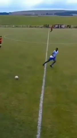 Linesman has had a shocker! 😱 🎥: pedrohrfarias1 / IG #footballtiktok #futbol #viral #Soccer #soccertiktok 