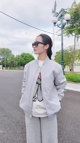 Áo đơn giản mặc lên cực đẹp, nam nữ đều mặc được hết ạ🥰🥰  #xh #aogio #aobomber #aokhoac #thoitrang 