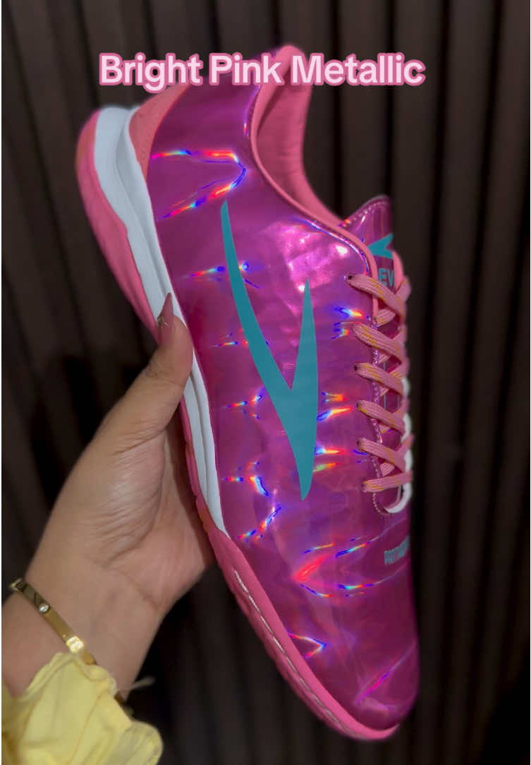 Kapan lagi sepatu 100ribuan secakep ini 🥵 #sepatuzevma #futsal #branda #zevmapink #sepatu 