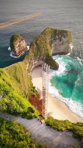 Apa pendapatmu tentang lif yang di bangun di kelingking beach?tulis di kolom komentar#nusapenida #penidaisland #kelingkingbeach #