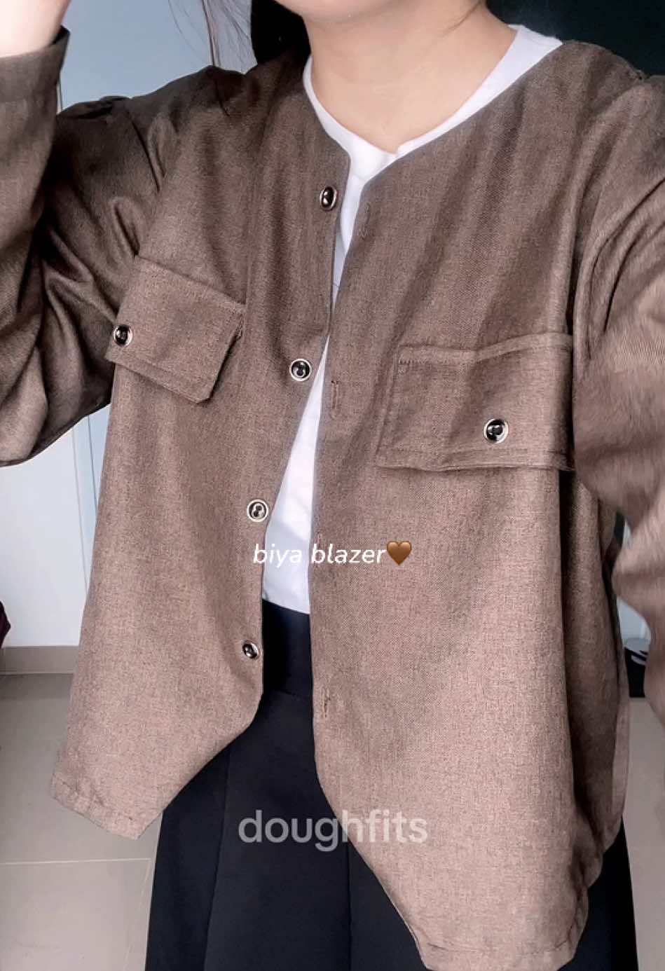 blazernya cakep pol🫶🏻🫶🏻 bahannya jg lembut & gak bikin gerahhh cocok dipake buat jalan2 atau buat acara formal👌🏻👌🏻 #fashiontiktok #ootdideas #gayaditiktok #blazerwanita #blazeroutfit 