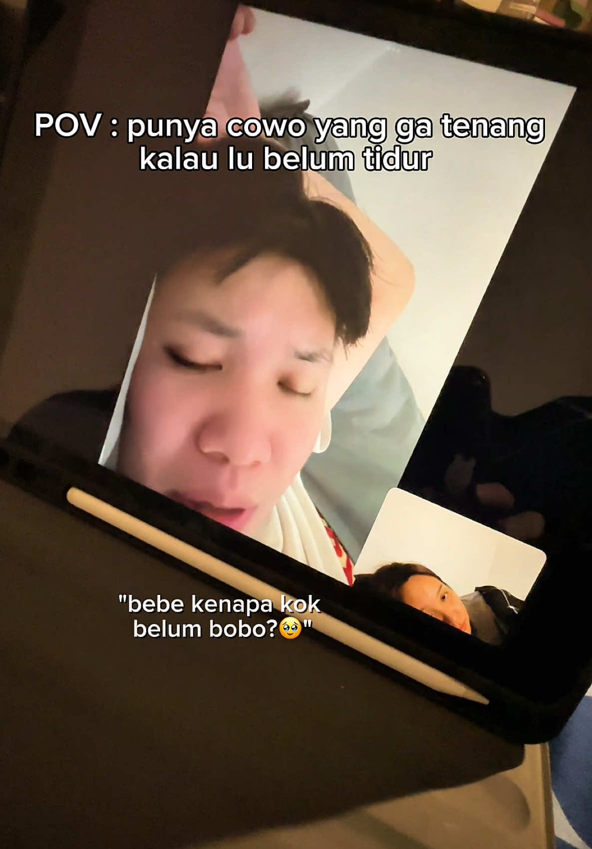 Vincent gapernah tenang dan gapernah ninggalin duluan setiap mau bobo 🥹, jadi makan snack bareng sampe berantakan dehhh.  Yuk kalian juga ikutan #SenyumSeruBanoffe bareng @Jennifer Christie @Nissin Wafers karena ada hadiah jutaan rupiah🥰 #lauravincent #couple #relationships #fyp 