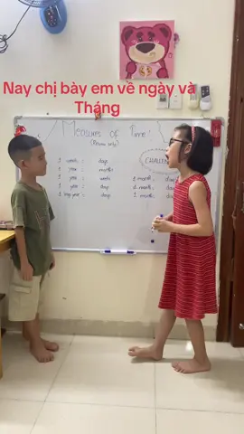 Nay chị bày em về ngày và tháng.