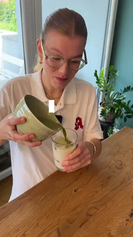 Ist Matcha eigentlich gesünder als Kaffee?🍵 #abda #apotheke #pharmacy #machwaswichtiges #apothekevorort #htsdo