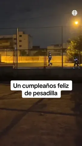 Un cumpleaños feliz de pesadilla Ha ocurrido en un colegio de Javalí Viejo, Murcia. En la megafonía de un centro escolar comenzó a sonar la canción Cumpleaños Feliz del grupo Parchís, empezó a las 23:00 horas y estuvo sin parar hasta las 4:30, hora a la que acudieron los bomberos para desconectar el sistema. Fueron los propios vecinos quienes ante tanto ruido avisaron a las autoridades #Murcia #bomberos #cumpleaños