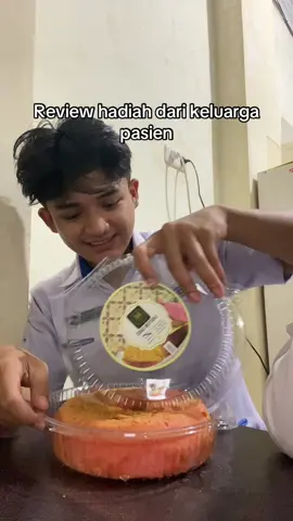 Sbnrnya ad juga yg nyusul makanannya tpi udah terlanjur take vidio , smoga cpt sembuh keluarga🙇‍♂️🙇‍♂️