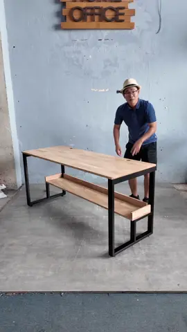 Bàn có kệ ở chân #banlamviec #banhoc #gocaosu #chansatlaprap #noithathomeoffice 