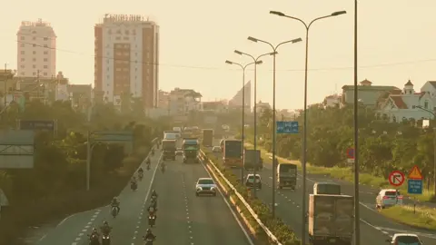 Một buổi chiều sau bão. Nắng nhẹ nhàng vàng ươm từng con phố :)