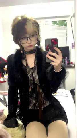 belloo #alt #09 #wlw #outfit #makeup 