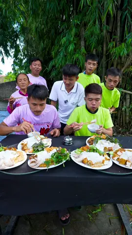 Trò Chơi Thi Ăn Bún Đậu Mắm Tôm Nhanh Nhất Cười Toác Mồm#hungvlog 