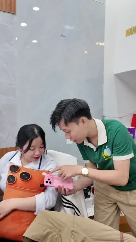 ủa ủa cái đèn led nằm xa ca mê ra quá, ai đó coi giùm em Tân với