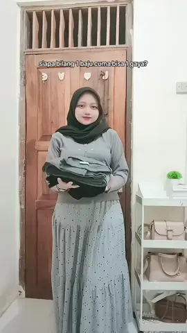 Yang penting ganti celana, biar dikira outfit baru tiap harinya😂 #ootdfashion #fyp #styletips #mixnmatch #tipsandtricks 