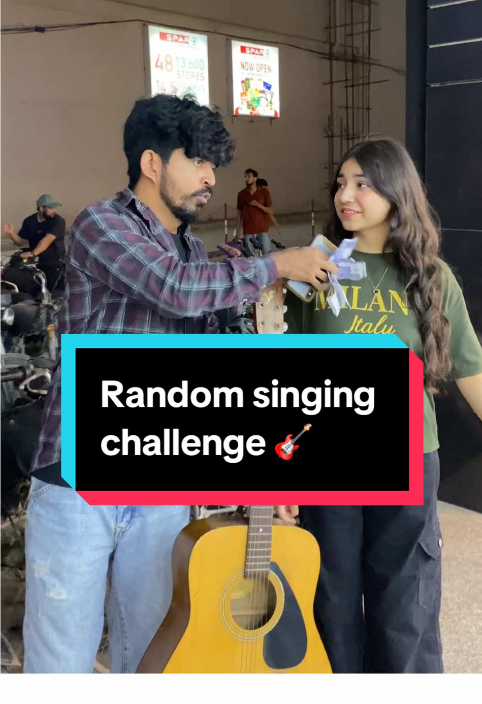 I challenged a girl 🧒 “If you can make a guy play the guitar, I’ll give you 5000!” 💸🔥🎸 #GuitarDare #ChallengeAccepted #Win2000 #FunChallenge #LetsSe