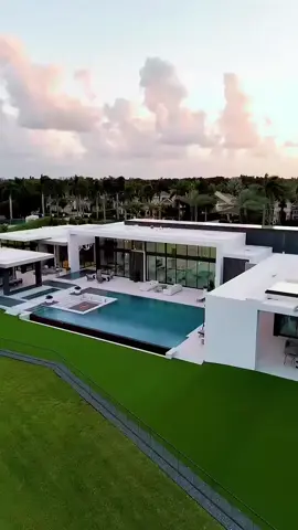 ✨ “Quando o luxo encontra a perfeição, o impossível ganha endereço. 🖤 Uma mansão que não apenas surpreende — transcende expectativas.” 🏰💫 #mansõesdeluxo #casasdeluxo #foryoupage #luxyrylife #prosperidade 