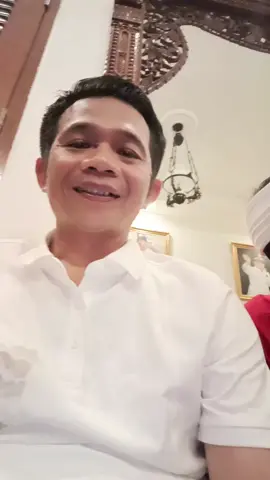 setelah dampingi wisuda teh tita ,Egi pamit ke om Zein mau pulang dulu ke nenek nya yang dibogor#omzeinjagoandedimulyadi #omzeinbupatipurwakarta #omzeinbupatiaing #saepulbahribinzein #omzein 