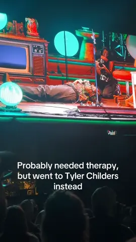 @Tyler Childers therapy sesh. I love whatever is wrong with him😂#tylerchilders #blossommusiccenter #snipehunt #bitinglist 