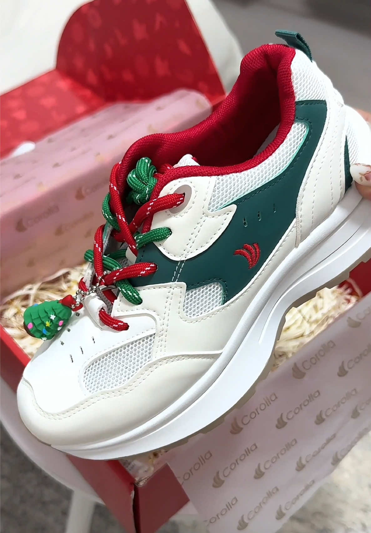 Perfect gift for Christmas!!🎄From @Corolla shoes #corollashoes #christmasshoes #corollajoyabox #corolla #giftideas 