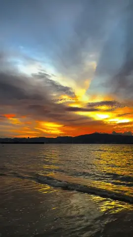 Sunset today 08-10-25🦋🧡💛🦋 #sunset🌅🌅view😍🔥😍  #sunset🌅🌅beach🌴💦🌴  #sunset🌅🌅lover🩵🦋🩵 #healing_through_nature🔥🦋🩶 #fypシ゚viral🖤tiktok☆♡🦋myvideo🤗foryou🦋💛🧡💛🧡🦋 