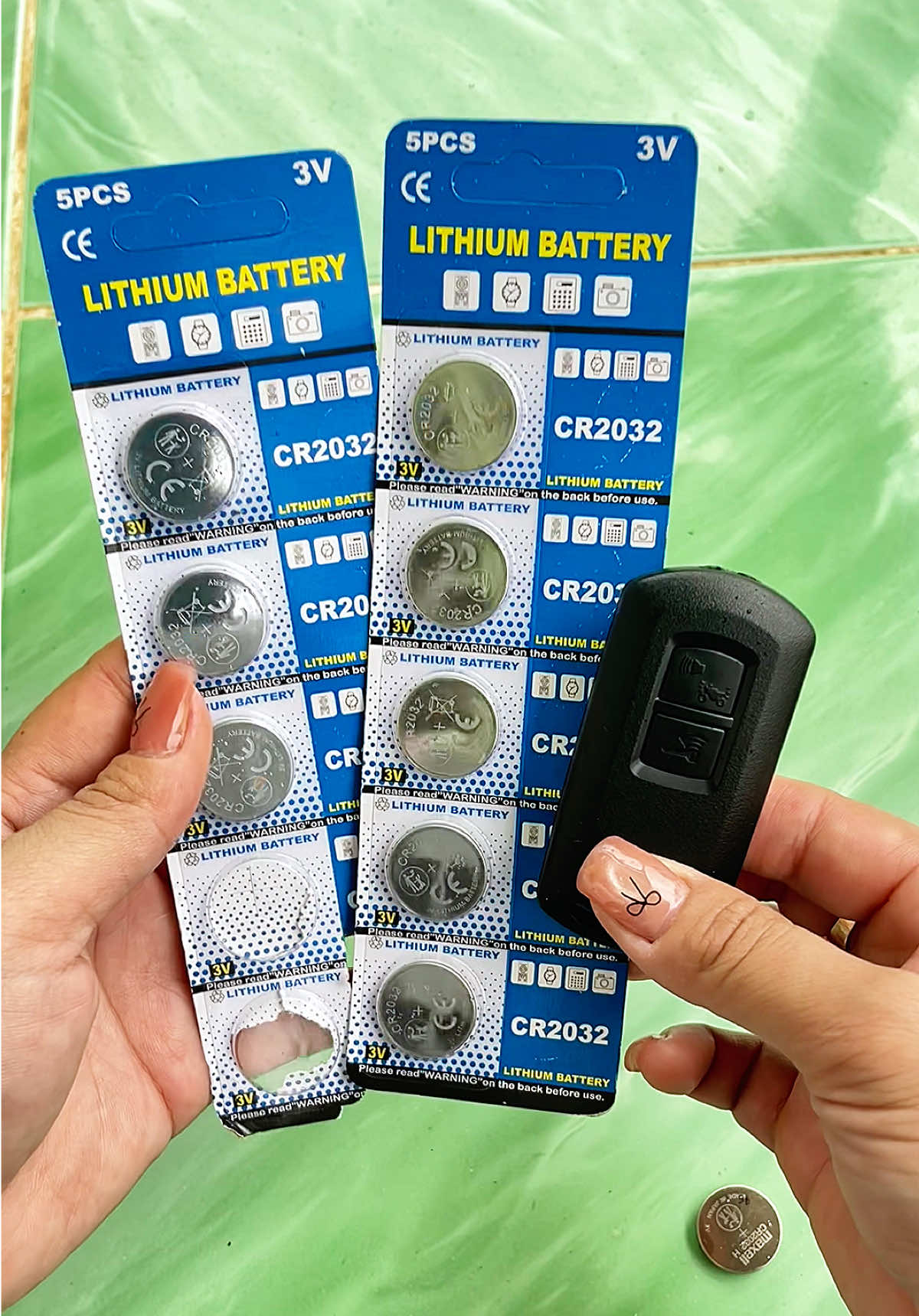 Pin cr2032 thay remote xe máy xe ô tô  @Ngọc Lanh (Mẹ Cutin)  @Ngọc Lanh (Mẹ Cutin)  @Ngọc Lanh (Mẹ Cutin)  #pincr2032 #cr2032 #pinremote #ngoclanhmecutin #xuhướng 