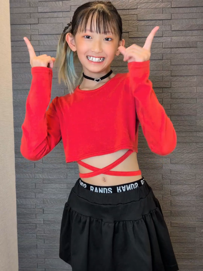 💜 @randsbysaleroom  近日発売の新作トップスで踊った❤️ ☑️クロスタイバックロンT （ Mizuiro141cm / Sサイズ ） 前のクロスデザインと後ろで結んだ紐が動くたびにかわいすぎる！ RandS大人気デザインのロンTバージョンだよ✨ #PR #comingsoon  #ダンス服 #ダンスコーデ #キッズダンス