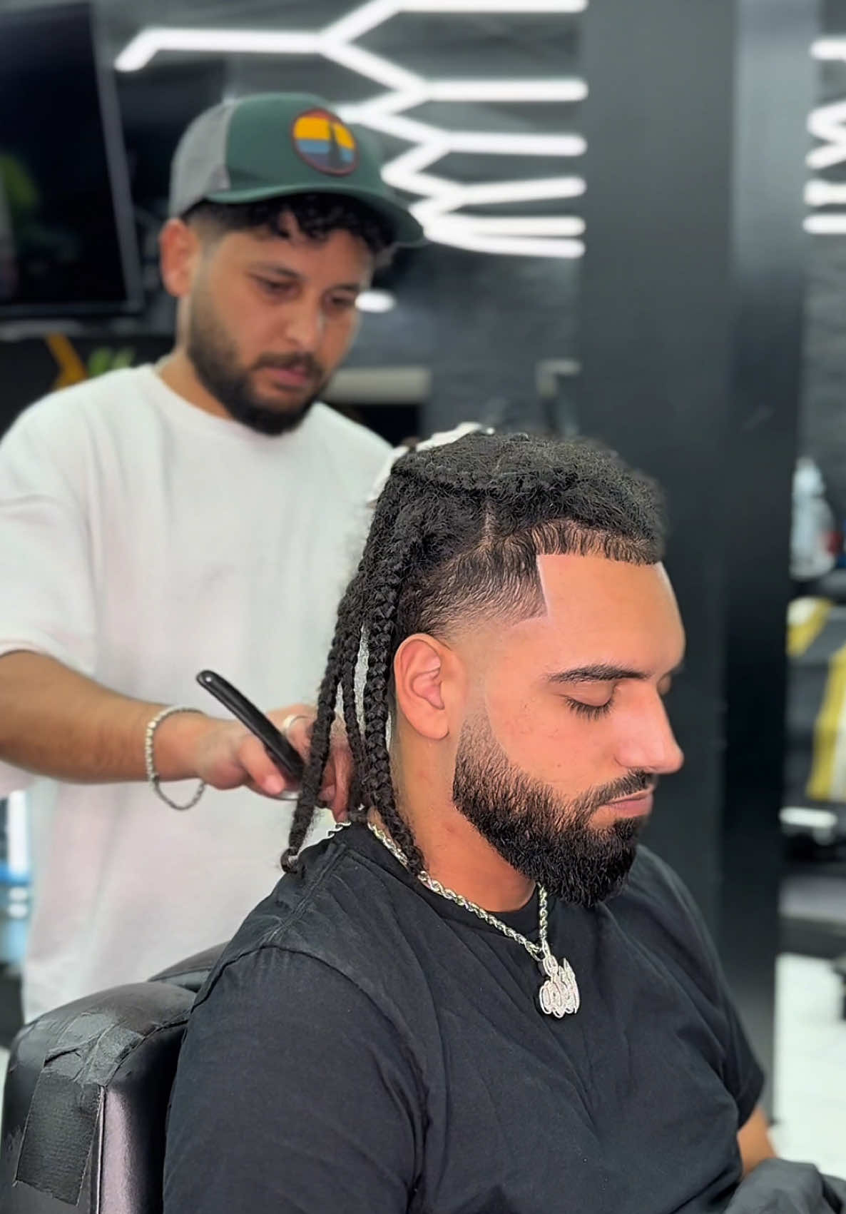 انا في اميركا الفيديو وصلك لا وين 🤔#تعالو #انستا #rashad_ledawi #barbershop #amirica🇺🇸 