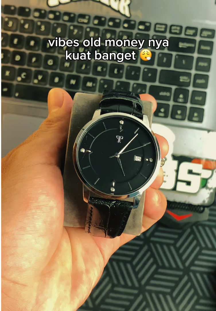 warna hitam ga pernah gagal sih #jamtangan #jamtanganpria #troy #troyremington 