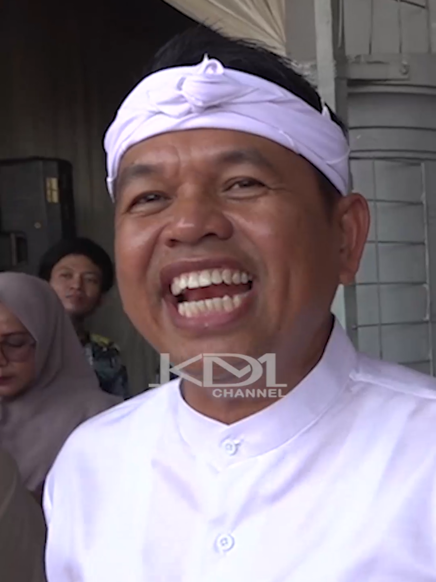 Meski dadakan, Kondangan itu selalu menyenangkan… Di balik tawa dan musik yang mengalun, ada hati yang menyatu dalam doa dan cinta. Setiap senyum pengantin seperti mengingatkan kita… bahwa kebahagiaan akan selalu menemukan jalannya 