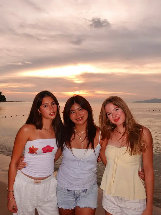 beach girliesss