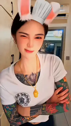 一位刺青藝術家的日常作息 😉 #ladystattoo #女纹身师 #douyin抖音  #irezumitattoo #xuhuong 