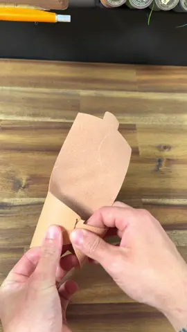 Full wallet build #leatherasmr #leatherpattern #leathercraft #leatherwork #acrylictemplate 