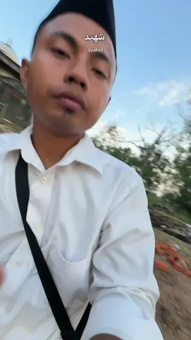 Inilah Makam Lora Ali Rahbini Satri korban Ambruknya musholla Buduran