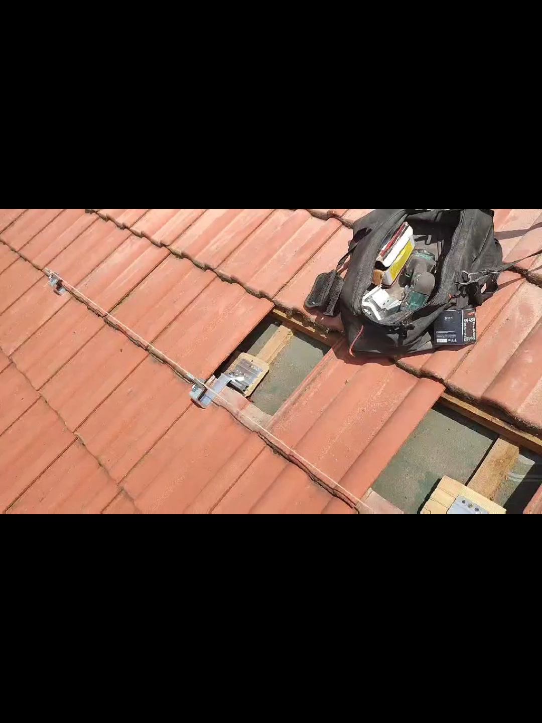 Кріплення для сонячних панелей на даху. Відгук #кріпленнясонячнихпанелей #кріплення #сонячніпанелі #сонячнібатареї #сес