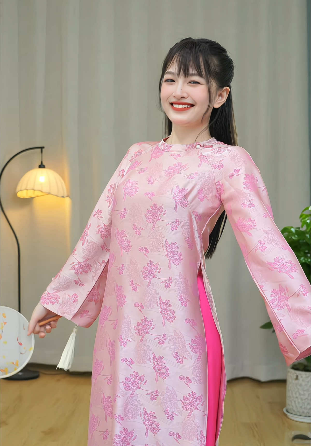 Áo dài Thiên Hương lên dáng xinh quá chị em ơi, mặc dịp Tết, đám cưới, đám hỏi hay event công ty đều hợp luôn ý #lendocungkapi #review #aodai #aodaitet #tet 