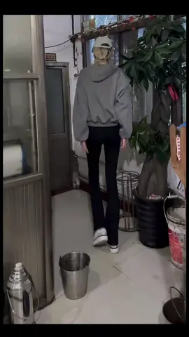 Oh my god, the 185+ girl with 5cm heels turned into 190+ 💀 #185cm #chinagirls #china #foryoupage #douyin抖音 #height #fyp #❤️ #2025 