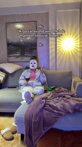 Ohhh ik red me wel hoor🧖🏼‍♀️🙌🏼 Gebruik dit rood licht masker van @currentbody nu bijna een jaar en minimaal 5 keer per week. Ben er echt heel erg blij mee. Ik had nog niet echt rimpels maar dit helpt het in ieder geval extra te voorkomen en had voorheen veel last van pigment en is nu zo goed onder controle🙌🏼  Ik mag ook een kortingscode aanbieden van 10% korting het is KIRSTENCB. Linkje vind je in m’n Linktree 💕 Tik op volg voor meer warme interieurinspiratie, outfits en millenial mommyhood 🎀 ⠀⠀⠀⠀⠀⠀⠀⠀⠀ Cheers en geniet van je avond, Liefs Kirsten ⠀⠀⠀⠀⠀⠀⠀⠀⠀ #girltherapy #girlsnight #SelfCare #metime #ledmask