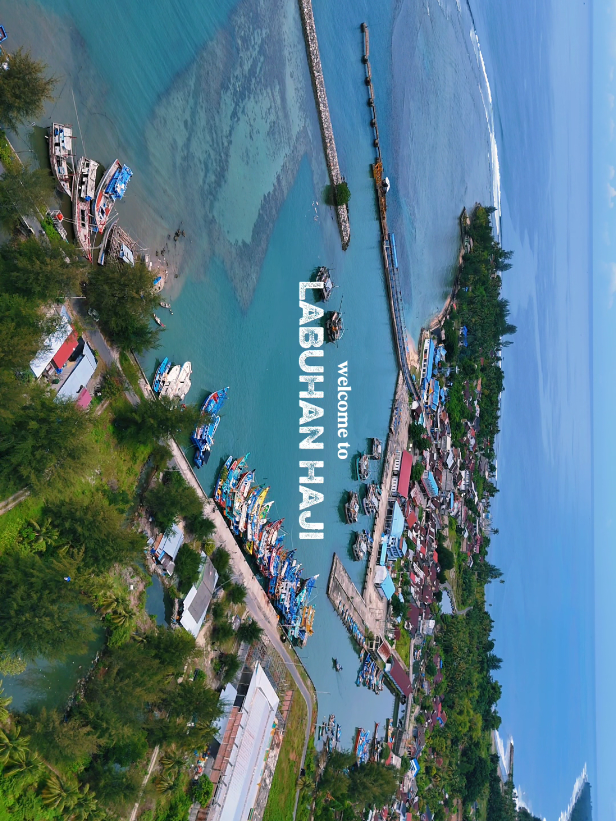 Labuhan Haji memiliki nilai sejarah dan budaya yang tinggi karena pada masa lampau menjadi tempat persinggahan para jamaah haji dari Aceh dan sekitarnya sebelum berangkat ke tanah suci melalui perjalanan laut. Dari sinilah nama “Labuhan Haji” berasal, yang berarti “tempat berlabuh para jamaah haji”. #aceh #acehselatan #fyp #wonderfulindonesia 