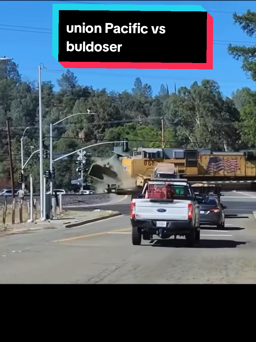 wow 😮😮😮😮 union Pacific vs buldoser #keretaapi #keretacepat #kereta #fyp #videoviral 