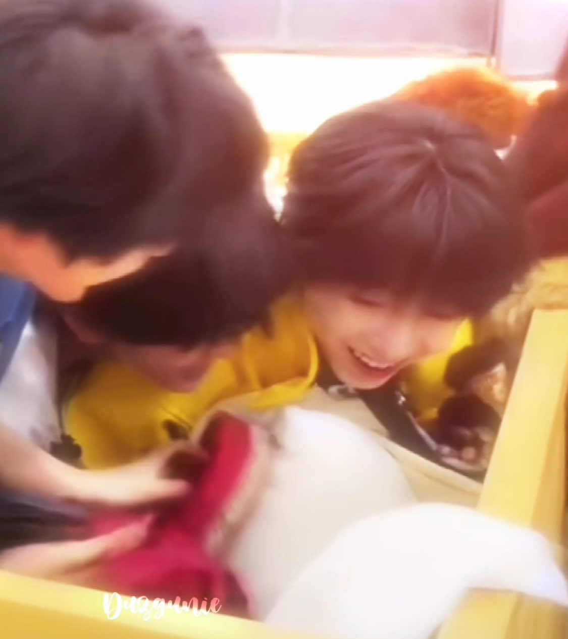 : có bộ đồ thoi mà zậy đó=)) #takyham_zuoqihan_左奇函 #duongbacvan_yangbowen_杨博文 #wenhan #TF家族 #fyp 