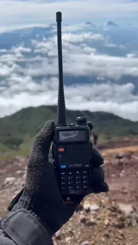 puncak memang tujuan bagi para pendaki, tapi pulang dengan selamat adalah keharusan... #baratadventure 