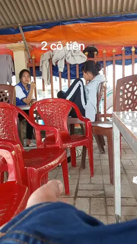 2 cô tiên đang ôn bài 