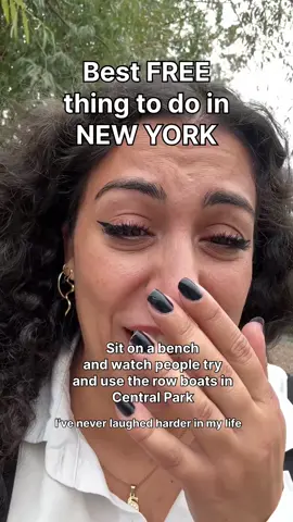 With peace and love this was genuinely the funniest thing I’ve ever seen. To be fair to the people on the boat we walked over to where they launched and they are given zero instructions. The guy who sends them off is wearing AirPods lol  #newyorkcity #rowboat #centralpark #freethingstodoinnyc 
