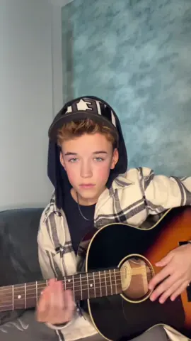 Doin this song again but  now it’s acoustic :)#eeniemenie #romania #usa #zycbca #fy @Justin Bieber 