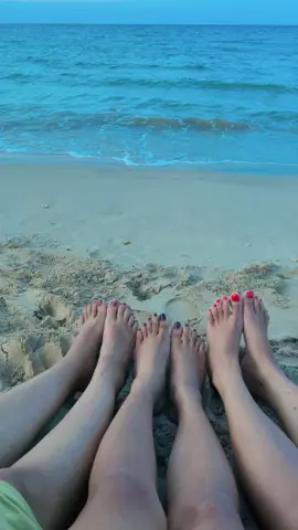 Beach vibe & 3 Sisters..😘😘 ❤️❤️#foryoupageofficiall❤️❤️tiktoklover #2millionviews❤🤍🖤💚💛 