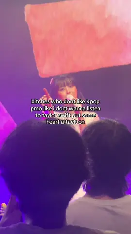 ugh chuu ily fancam credits go to @shan ✚ ✪ #chuu #loona #kpop #strawberryrushtour #detroit 