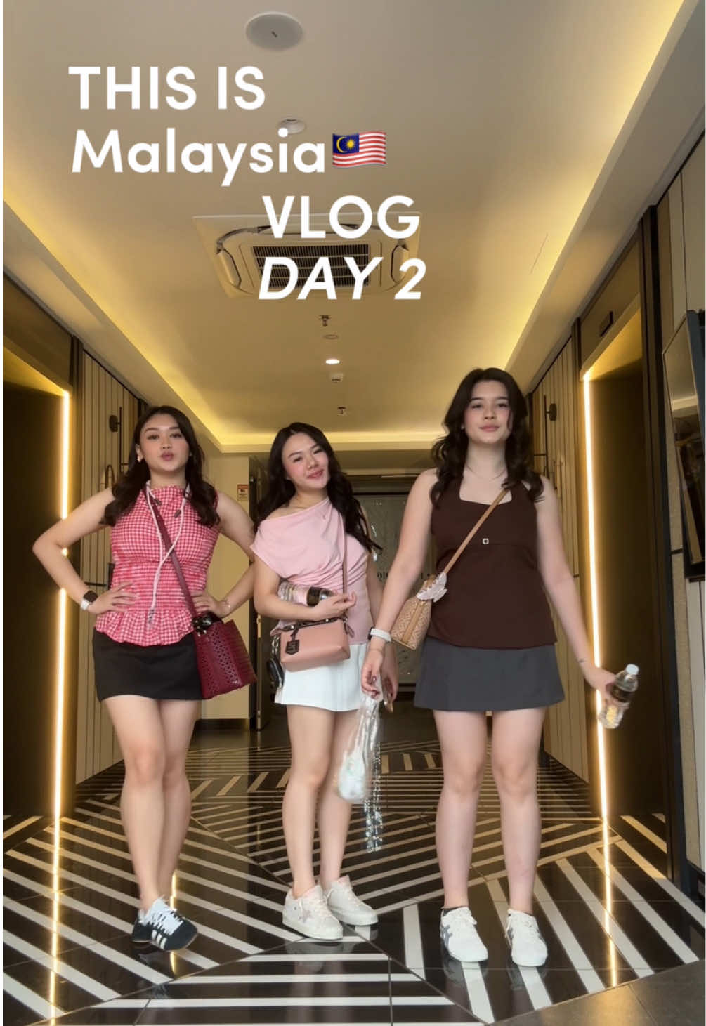 Day 2 in Kuala Lumpur✨ Tbh jalan-jalan hari ini padet banget karena aku yang susun supaya @irene tjahya bisa pergi ke semua tempat😆 #malaysiavlog #rexkl #petalingstreet 