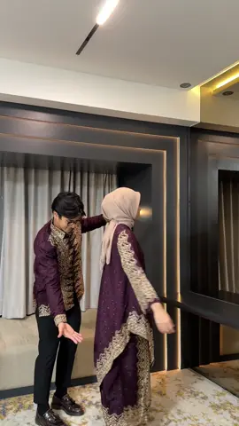 ketagihan pake outfit couple @Kinnas Batik  #BatikKondangan #OutfitKondangan #BatikCouple #SetBatikCouple #RekomendasiBatik