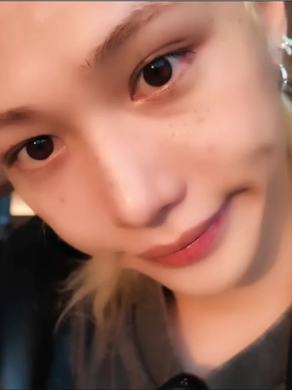 081025 Felix mini log in Frankfurt [Stray Kids : SKZ-TALKER GO! Season 5 (슼즈토커 고! 시즌 5)] Ep.27 FRANKFURT youtu.be/lT2OKzBpqQA #StrayKids #Felix  #dominATE  #SKZ_TALKER_GO #슼즈토커고  📽.Stray Kids YT