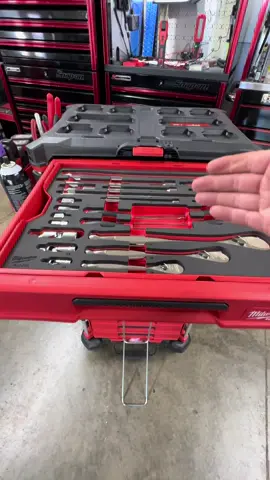 Everything in the new @Milwaukee Tool Mechanics hand tool kit in 90 seconds. This is just a run through as fast I could get not an in depth video. So many people were asking what all comes in each drawer so this was my best option and try to keep it short. 
