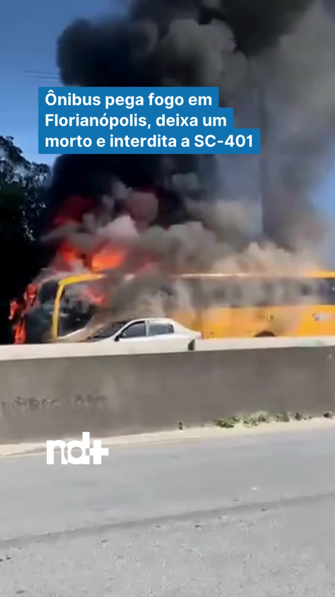 Um ônibus pegou fogo na SC-401, em Florianópolis, próximo ao Floripa Shopping, na manhã desta quarta-feira (08). O acidente aconteceu no sentido ao centro da ilha, onde o trânsito permanece totalmente bloqueado. Informações preliminares da PMSC indicam que uma pessoa morreu. Há relatos de lentidão no tráfego nos dois sentidos, com congestionamento estimado em 8 quilômetros próximos ao acidente. Leia em #NDmais 📷 PMSC/ND #Florianópolis #SC401 #Acidente #Ônibus #Incêndio #Trânsito #TrânsitoLento #Bloqueio #Segurança #Ocorrência